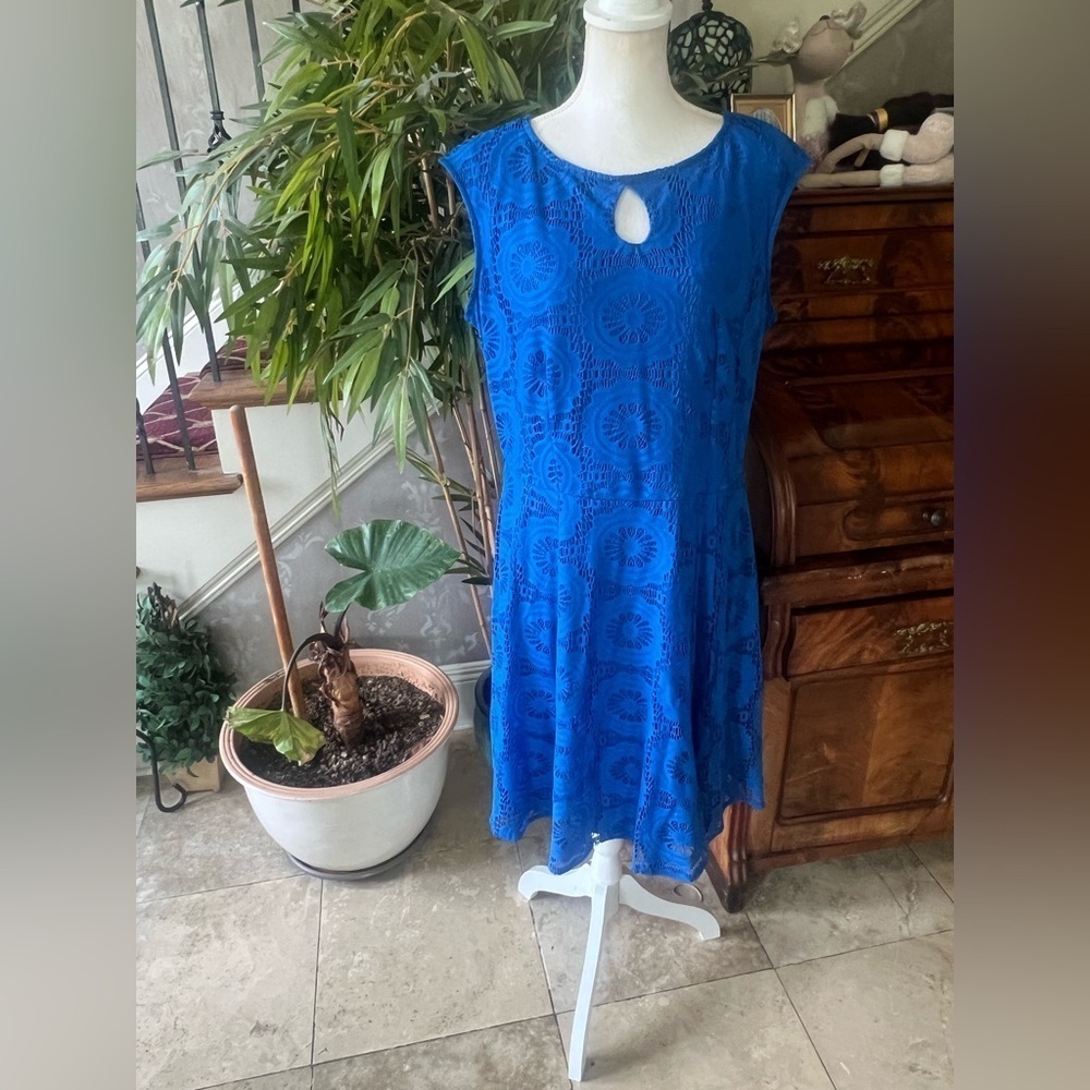 London Style collection, woman, 16 W ladies, royal blue crewneck, crochet dress - Picture 12 of 13